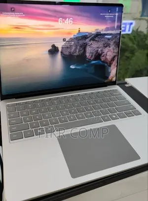 New Laptop Microsoft Surface 16GB Intel Core i7 SSD 512GB