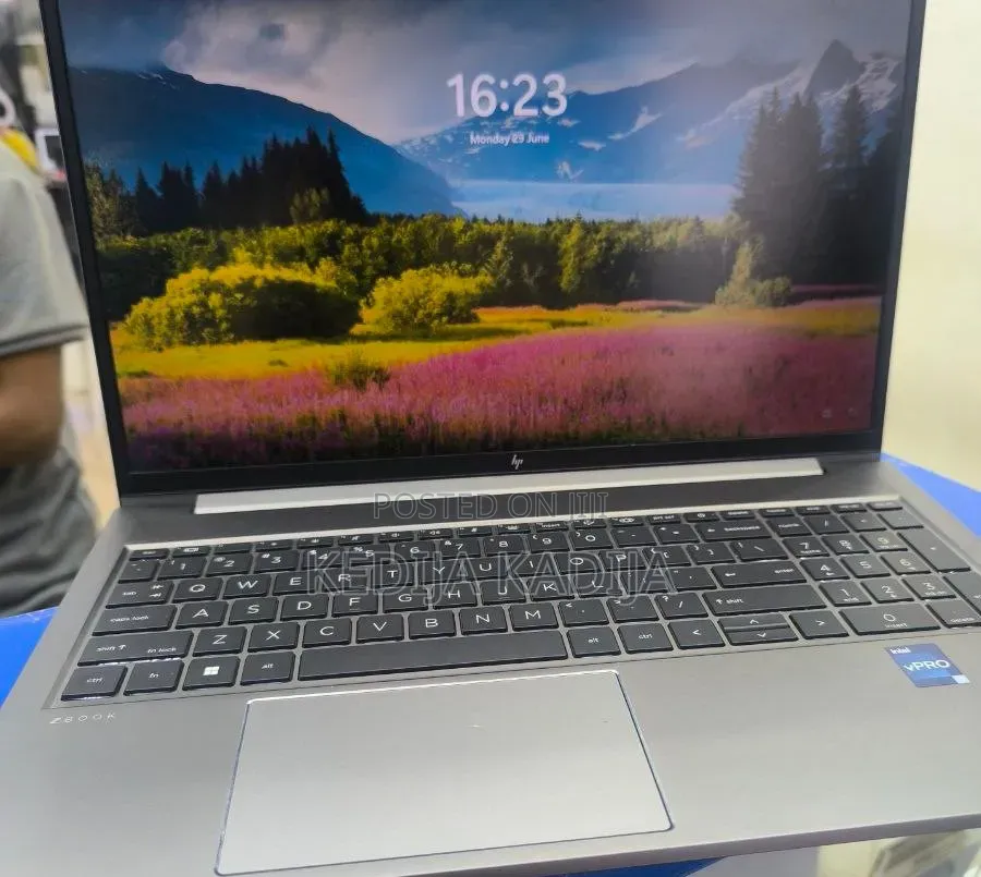 New Laptop HP ZBook 14 32GB Intel Core i7 SSD 512GB