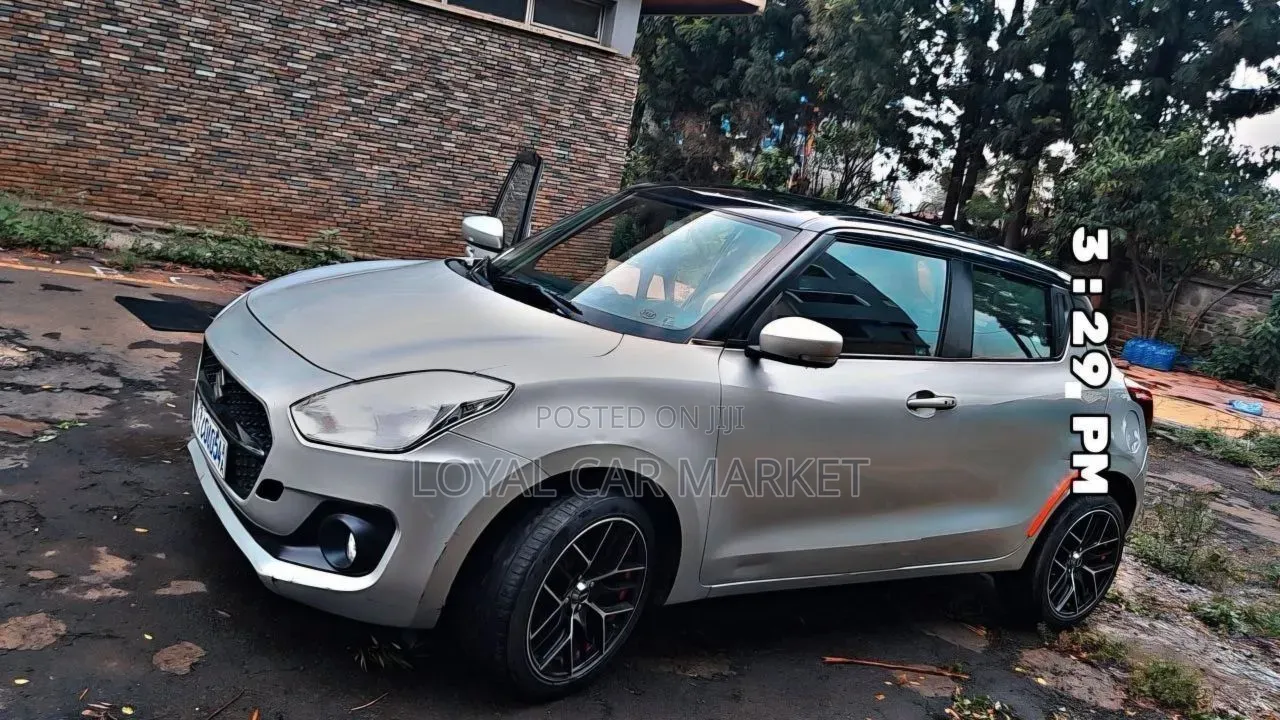 Suzuki Swift 2022 Gray