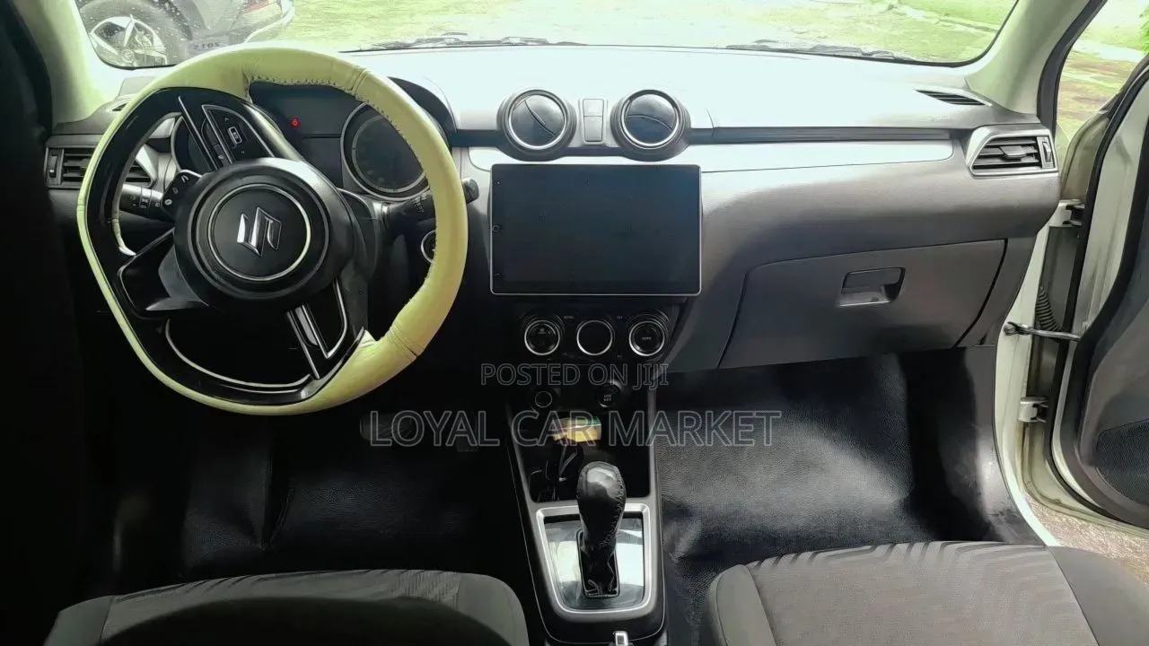 Suzuki Swift 2022 Gray
