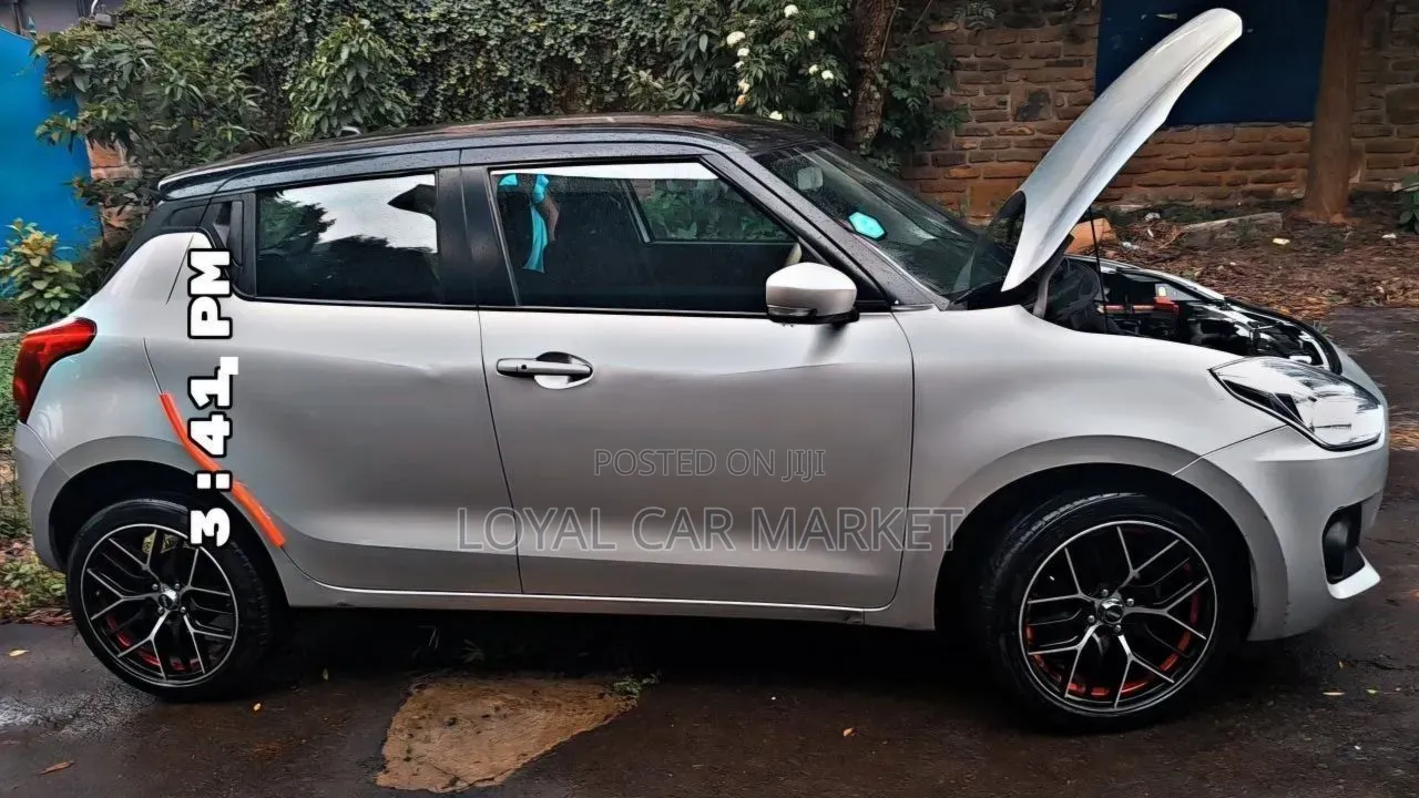 Suzuki Swift 2022 Gray