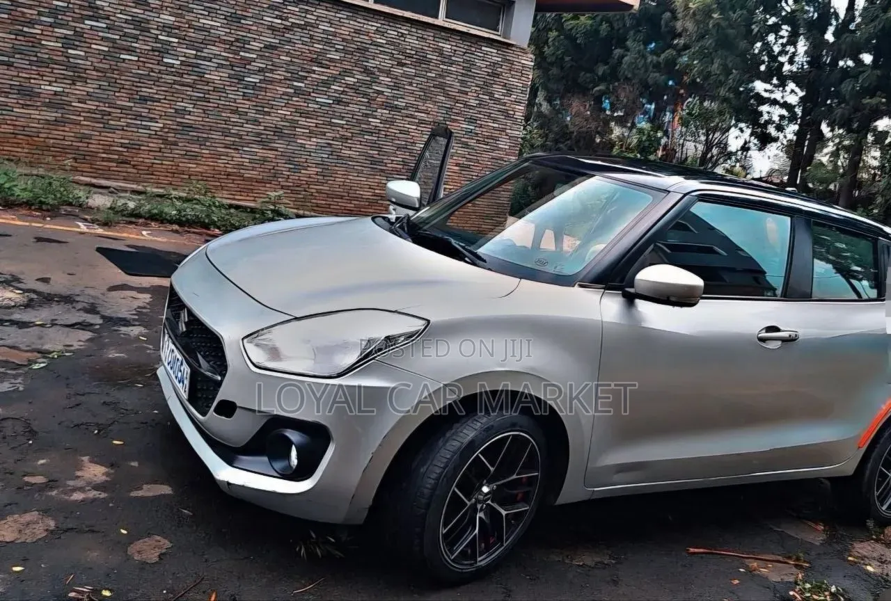 Suzuki Swift 2022 Gray