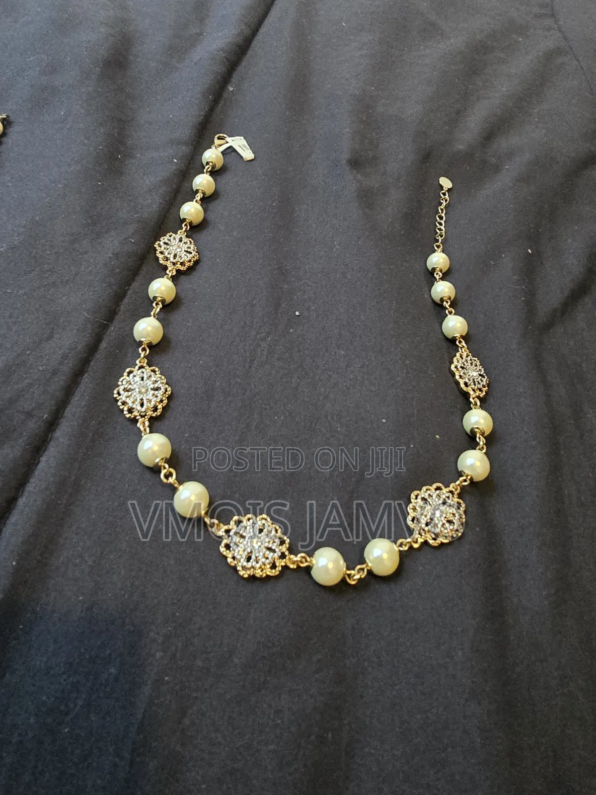 1. Classic Pearl Necklace for Ladies