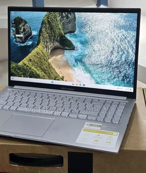 New Laptop Asus Vivobook 15 OLED 16GB Intel Core i7 SSD 512GB