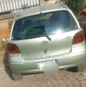 Toyota Vitz 2002 Silver