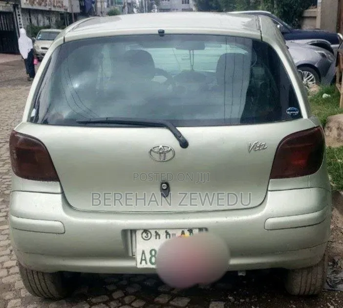 Toyota Vitz 2002 Silver