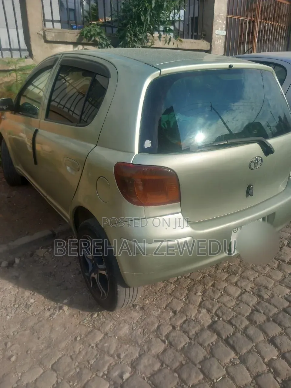 Toyota Vitz 2002 Silver