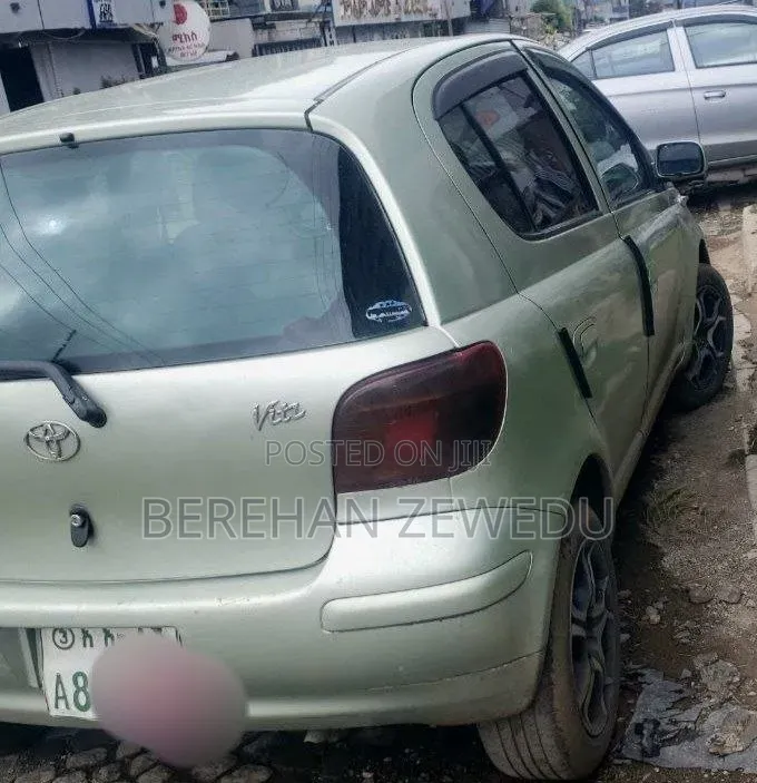 Toyota Vitz 2002 Silver