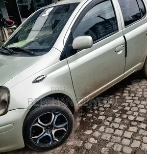 Toyota Vitz 2002 Silver