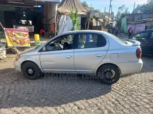 Toyota Platz 2001 Silver