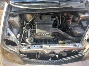 Toyota Platz 2001 Silver