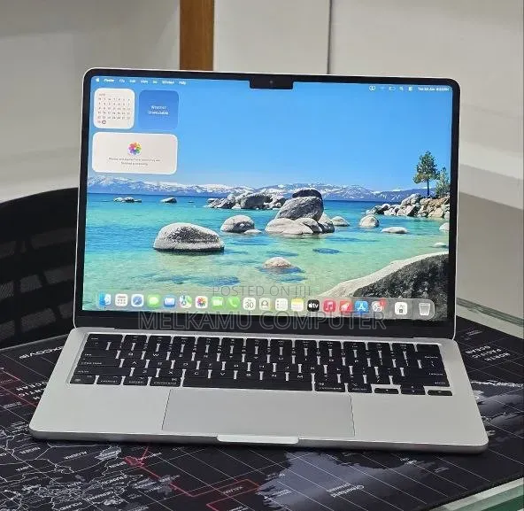 New Laptop Apple MacBook Air 2024 M3 16GB Apple M3 SSD 256GB