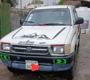 Toyota Hilux 2001 White