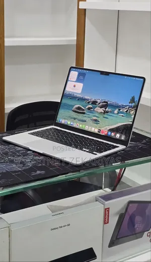 New Laptop Apple MacBook Air 2024 M3 16GB Apple M3 SSD 256GB