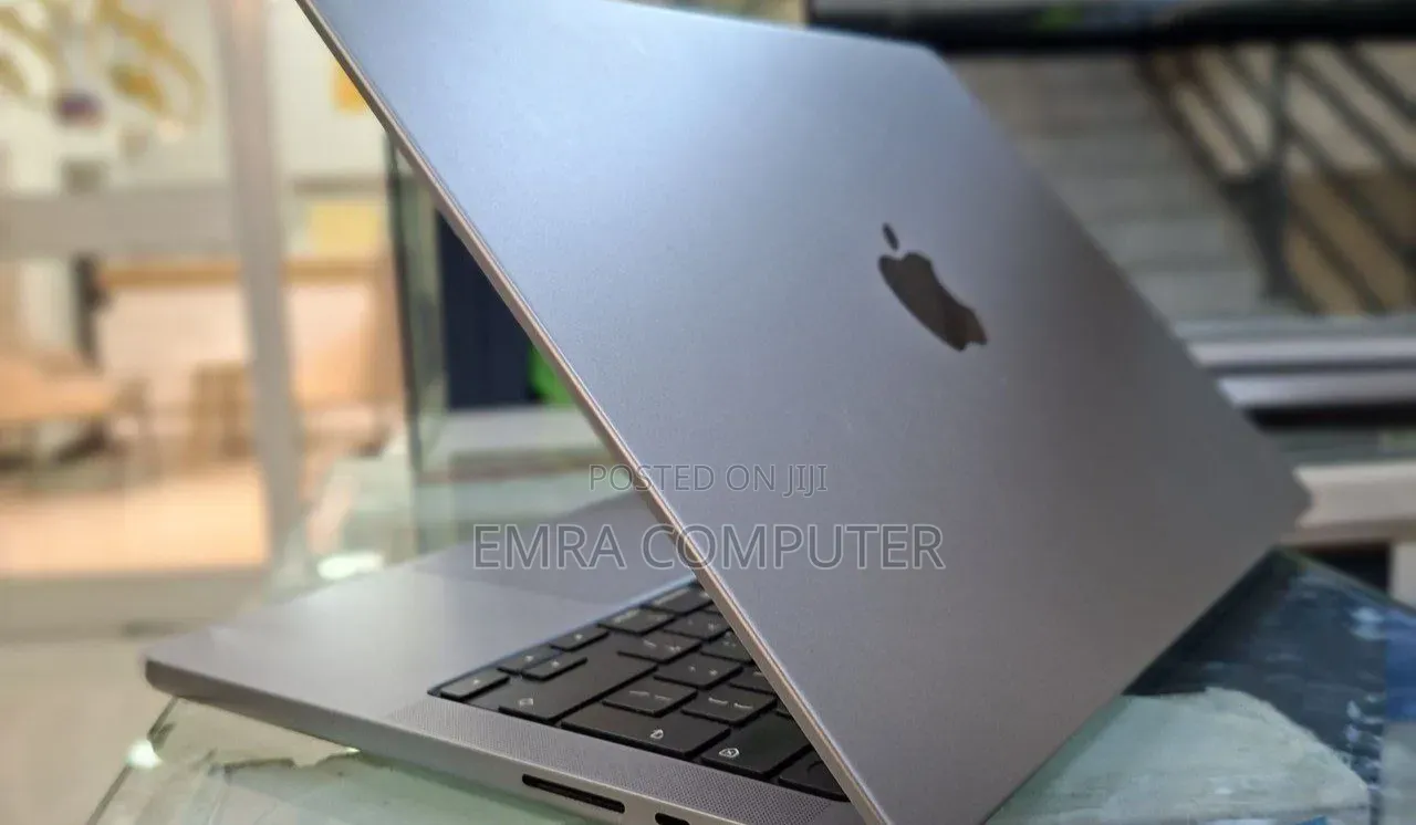 New Laptop Apple 16GB Intel Core i5 SSD 512GB