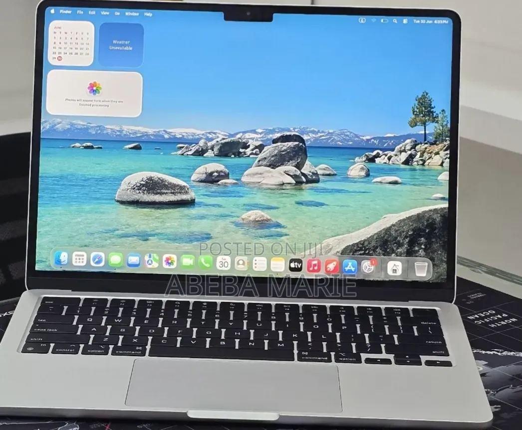 New Laptop Apple MacBook Air 2024 M3 16GB Apple M3 SSD 256GB