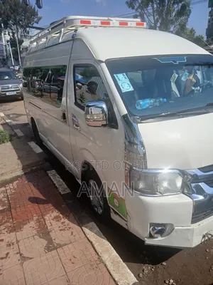 Toyota HiAce 2014 White