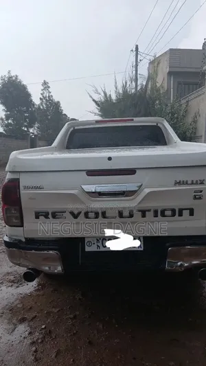Toyota Hilux 2018 White