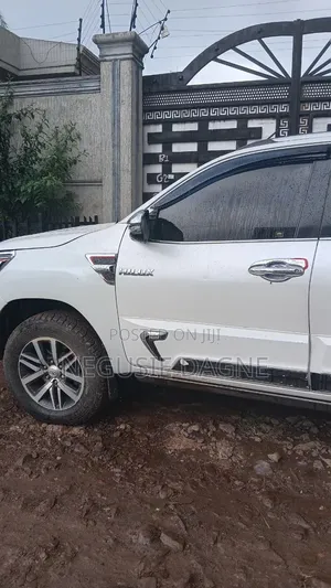 Toyota Hilux 2018 White