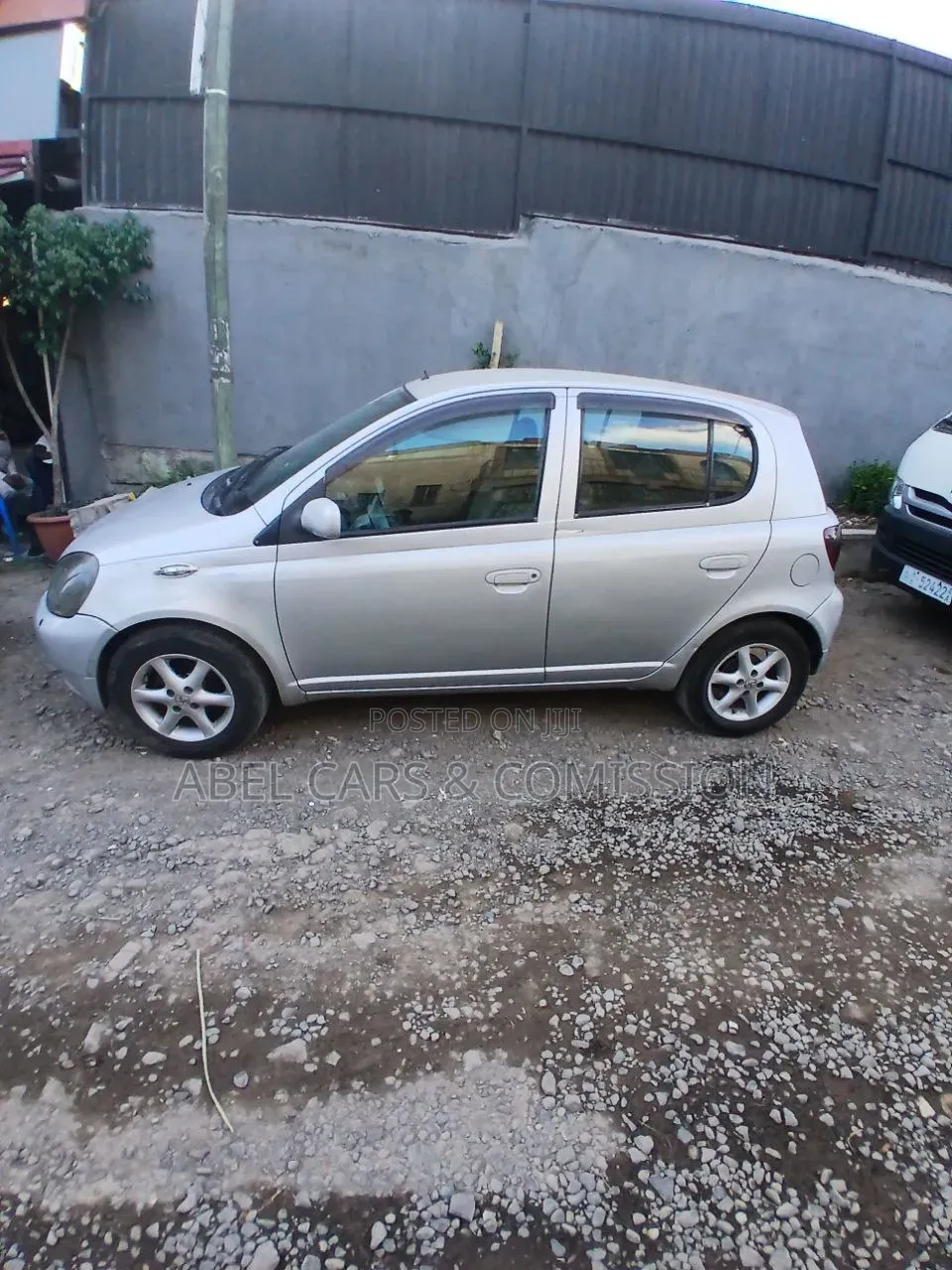 Toyota Vitz 2001 Silver