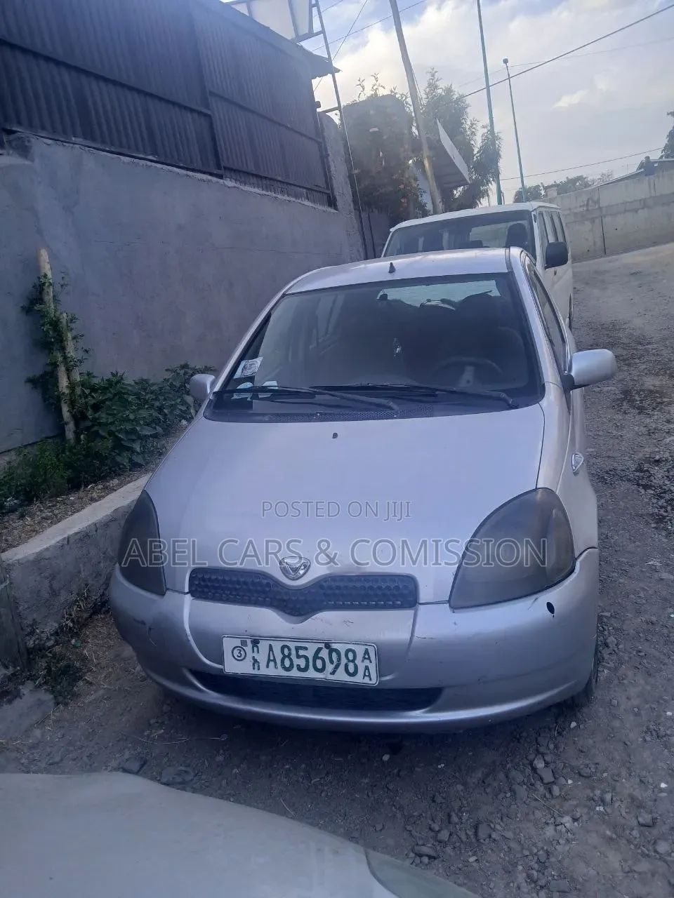 Toyota Vitz 2001 Silver