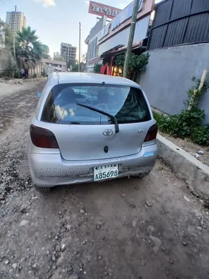 Toyota Vitz 2001 Silver