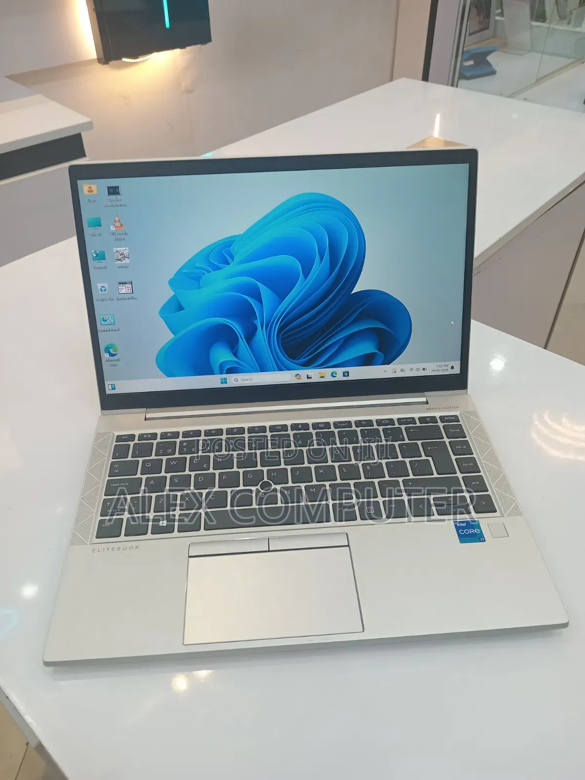 New Laptop HP EliteBook 840 G8 16GB Intel Core i7 SSD 512GB
