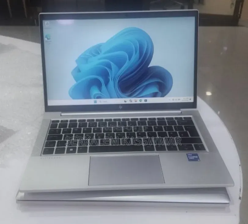 New Laptop HP EliteBook 830 G8 16GB Intel Core i5 SSD 512GB