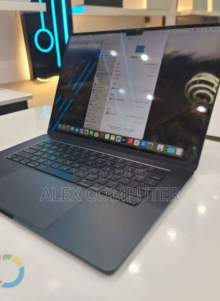 New Laptop Apple MacBook Air 2024 M3 8GB Apple M3 SSD 256GB