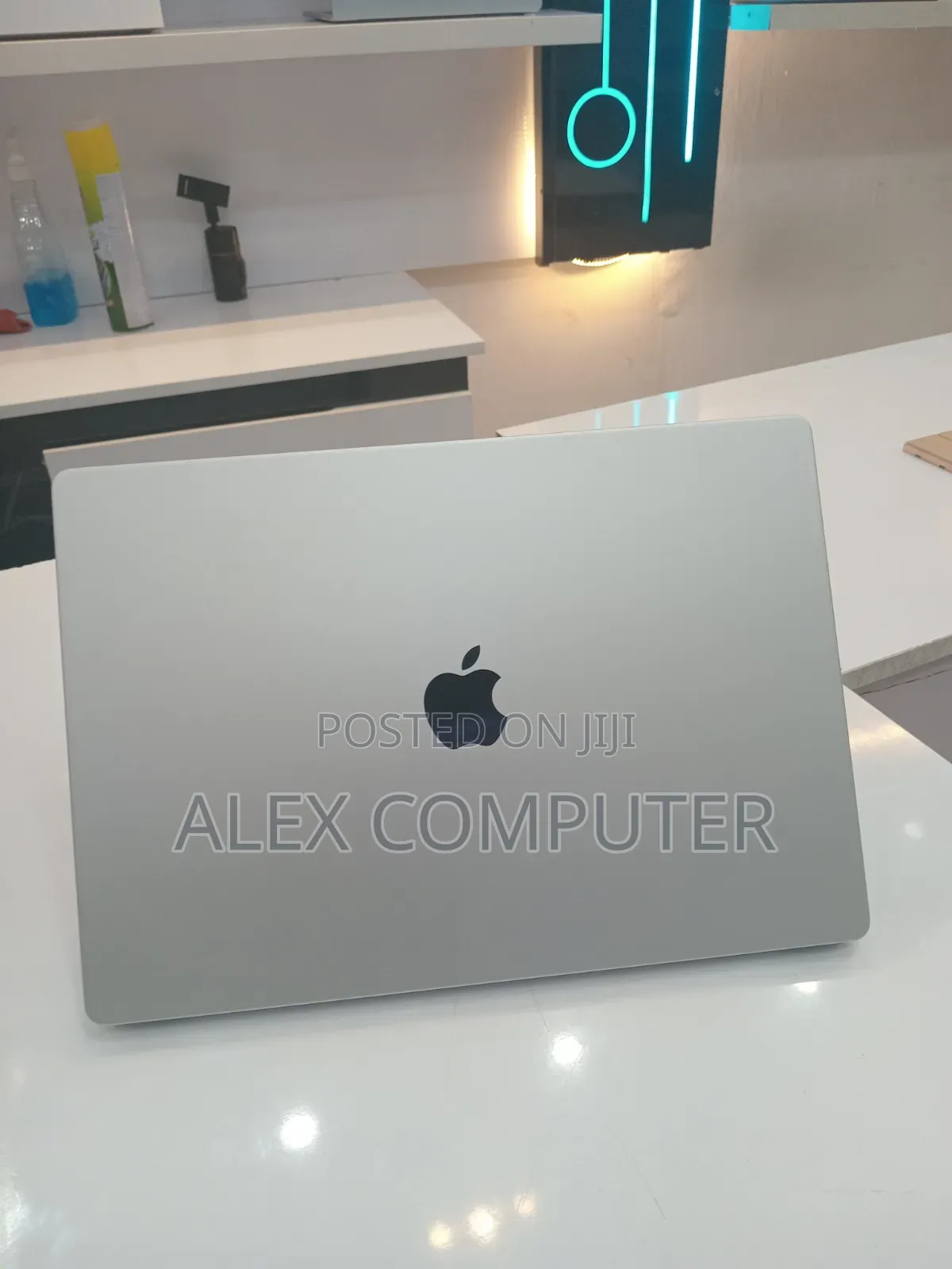 New Laptop Apple MacBook Pro 32GB Apple M1 Max SSD 1T