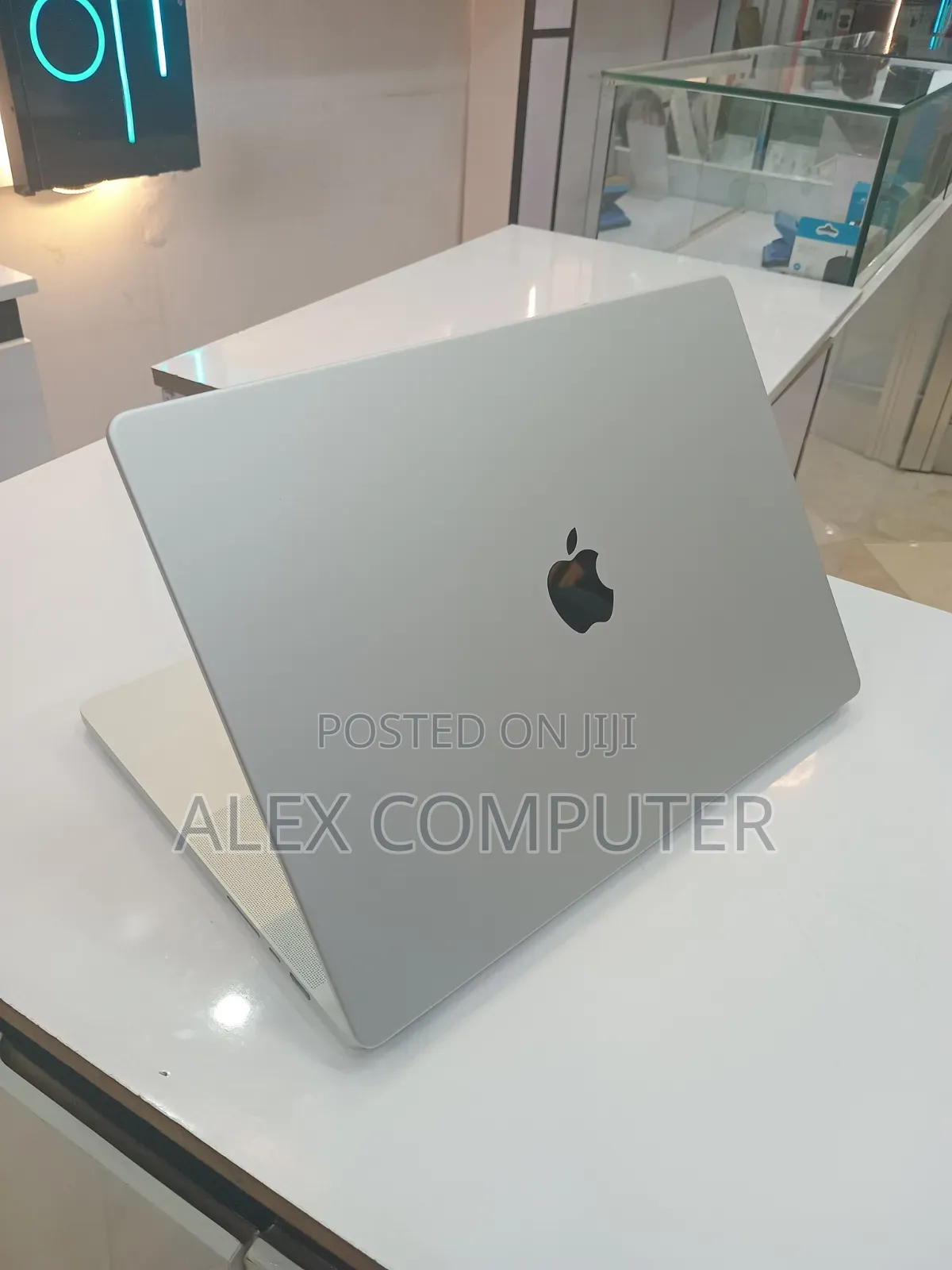 New Laptop Apple MacBook Pro 32GB Apple M1 Max SSD 1T