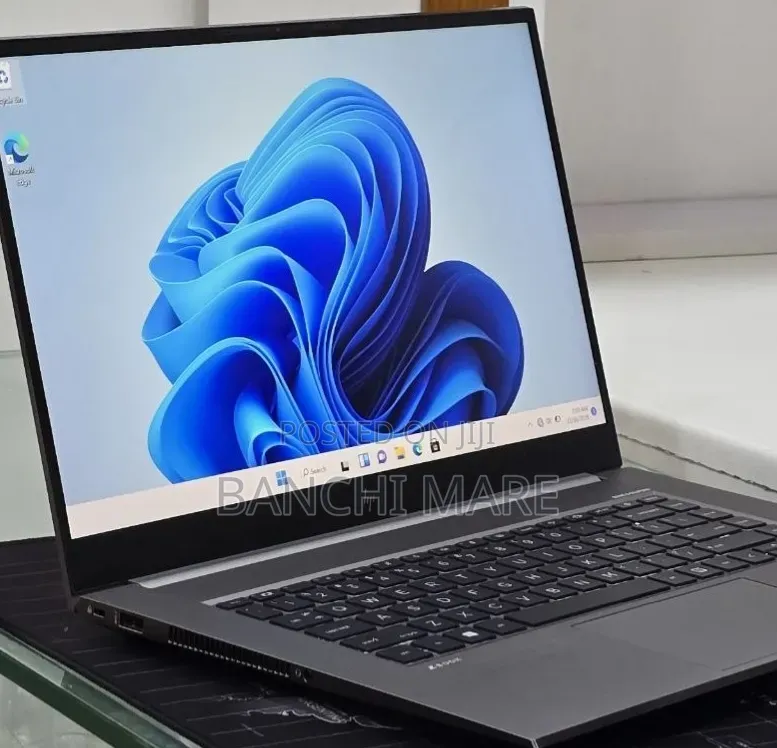New Laptop HP ZBook Firefly 16inch G9 32GB Intel Core i7 SSD 512GB