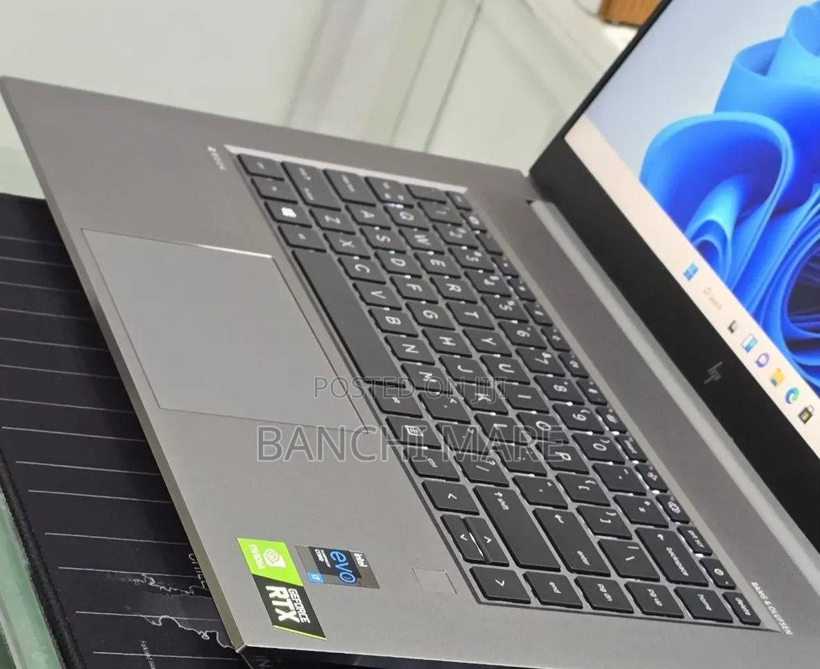 New Laptop HP ZBook Firefly 16inch G9 32GB Intel Core i7 SSD 512GB