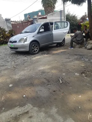 Toyota Vitz 2001 Silver