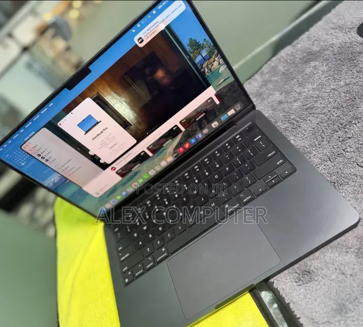 New Laptop Apple MacBook Pro 2024 M4 Pro 24GB Apple M4 SSD 512GB