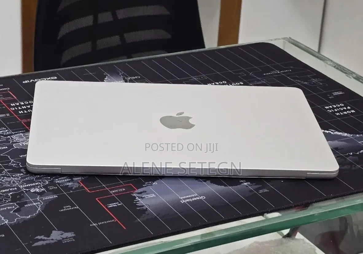 New Laptop Apple MacBook Air 2024 M3 16GB Apple M3 SSD 256GB