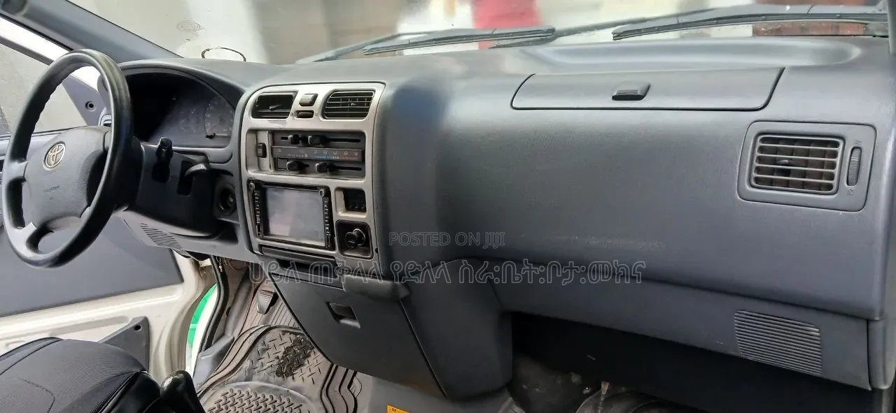 Toyota HiAce 2008 White