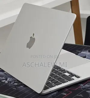 New Laptop Apple MacBook Air 2024 M3 16GB Apple M3 SSD 256GB