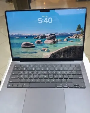 New Laptop Apple MacBook Pro 2025 M5 16GB Apple M5 Pro SSD 512GB