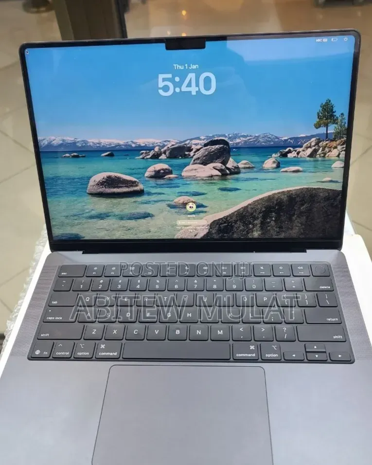 New Laptop Apple MacBook Pro 2025 M5 16GB Apple M5 Pro SSD 512GB