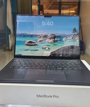 New Laptop Apple MacBook Pro 2025 M5 16GB Apple M5 Pro SSD 512GB