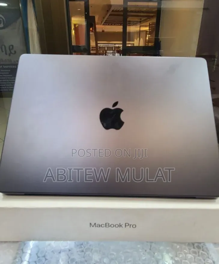 New Laptop Apple MacBook Pro 2025 M5 16GB Apple M5 Pro SSD 512GB