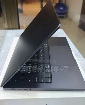 New Laptop Apple MacBook Pro 2025 M5 16GB Apple M5 Pro SSD 512GB