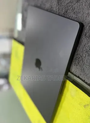 New Laptop Apple MacBook Pro 2024 M4 Pro 24GB Apple M4 SSD 512GB