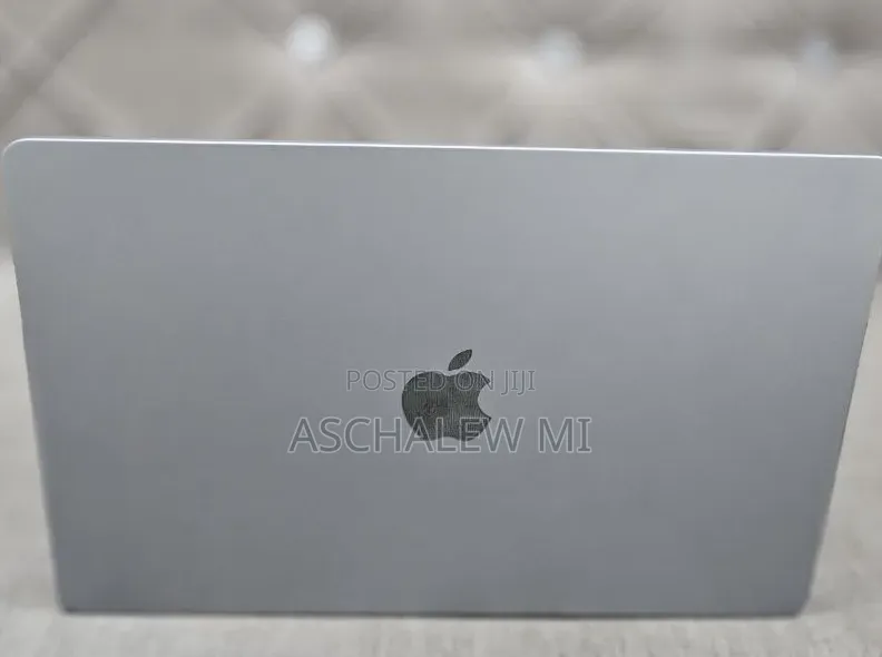 New Laptop Apple MacBook Air 2024 M3 8GB Apple M3 SSD 512GB