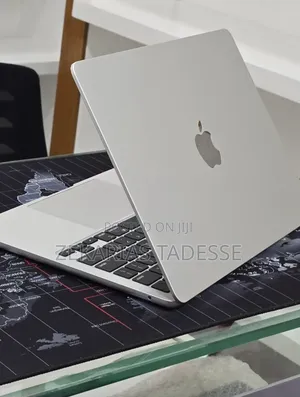 New Laptop Apple MacBook Air 2024 M3 16GB Apple M3 SSD 256GB