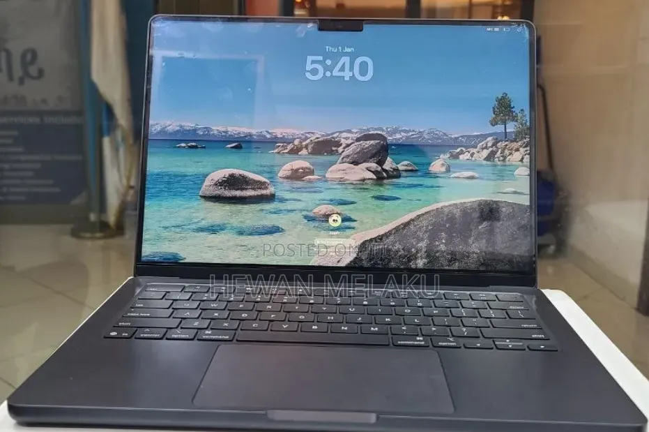 New Laptop Apple MacBook Pro 2024 M3 16GB Apple M3 Pro SSD 512GB