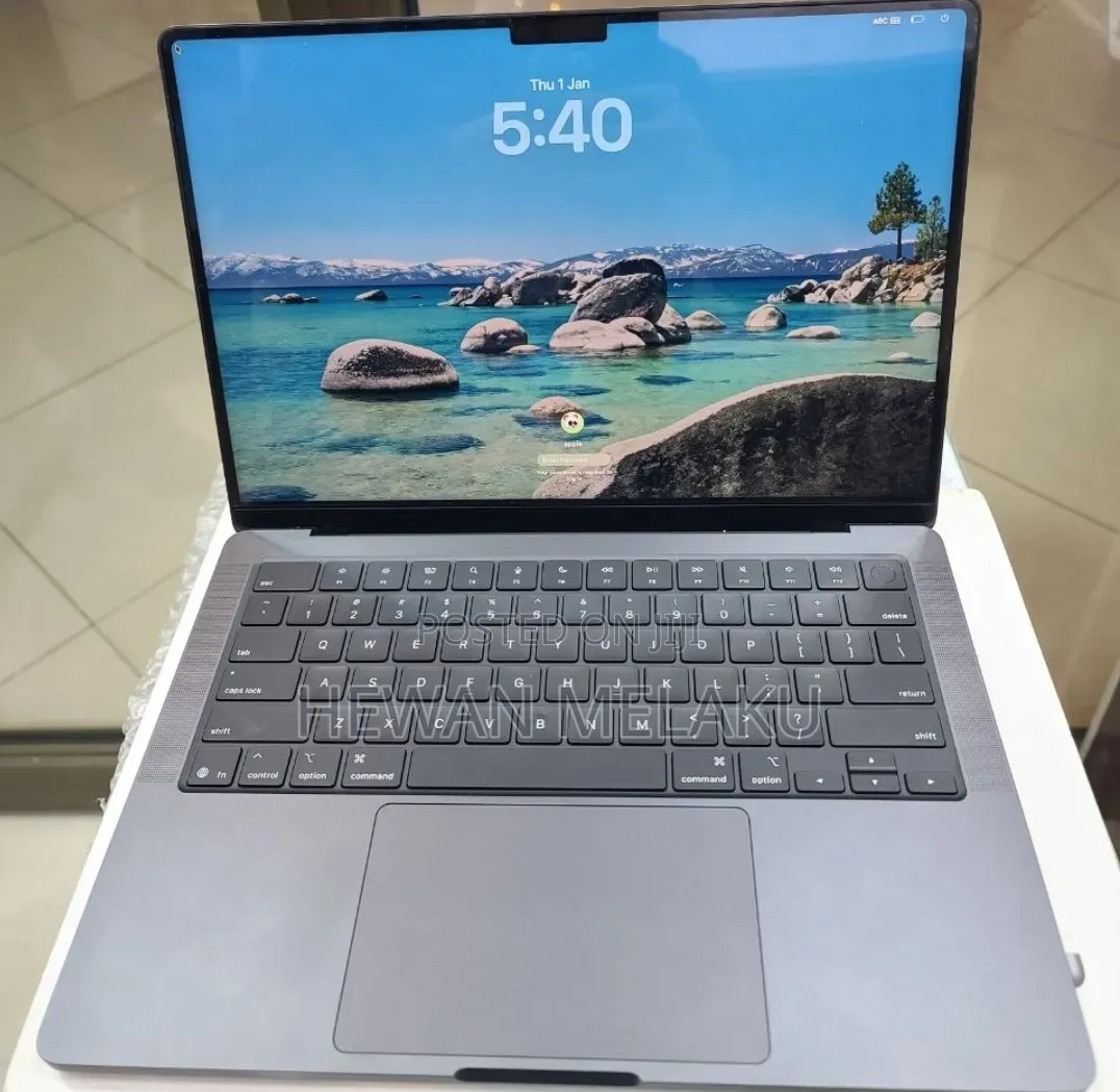 New Laptop Apple MacBook Pro 2024 M3 16GB Apple M3 Pro SSD 512GB