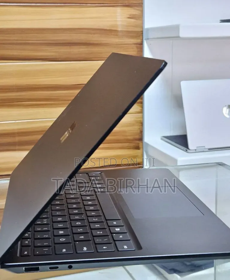 New Laptop Microsoft Surface 16GB Intel Core i7 SSD 512GB