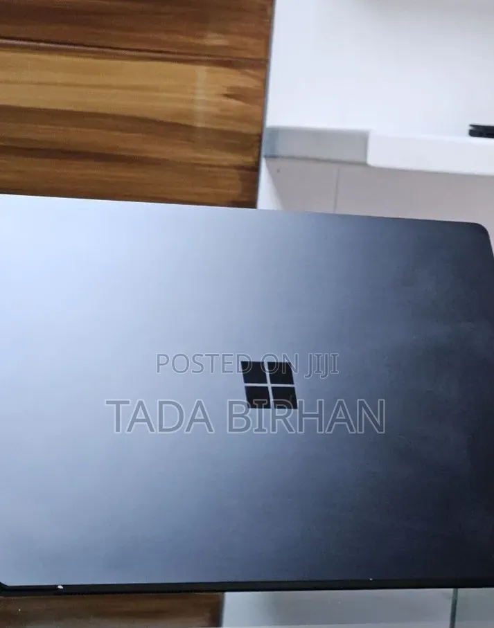 New Laptop Microsoft Surface 16GB Intel Core i7 SSD 512GB